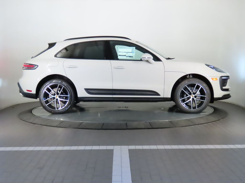 Thumbnail: 2026 Porsche Macan - 8