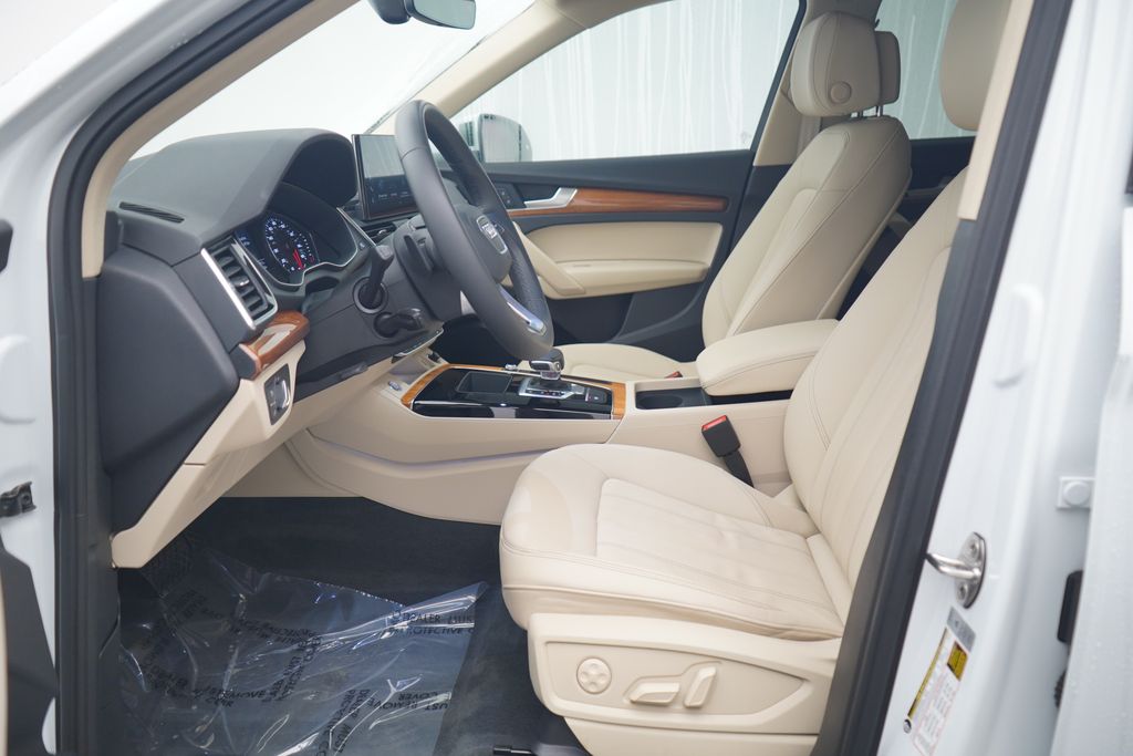 Thumbnail: 2023 Audi Q5 - 6