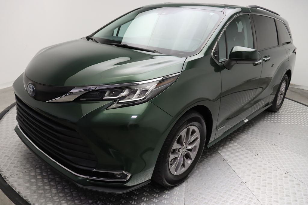 Thumbnail: 2021 Toyota Sienna - 2