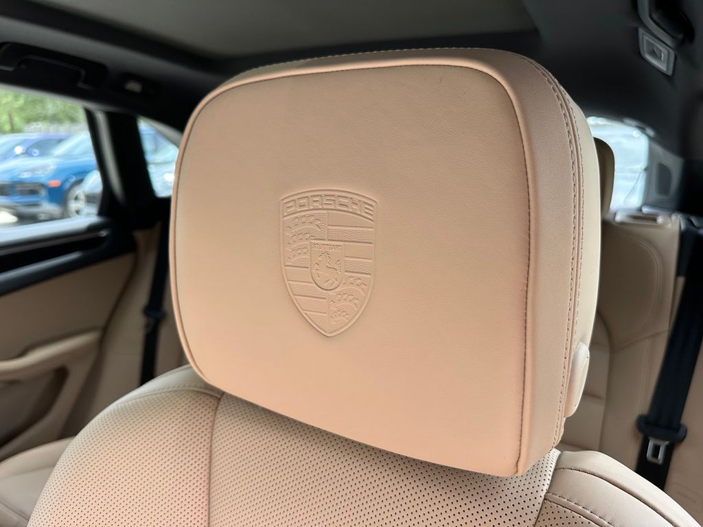 Thumbnail: 2026 Porsche Macan - 22