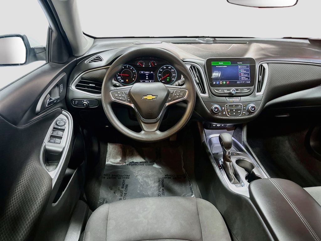 Used 2025 Summit White Chevrolet LT image 22