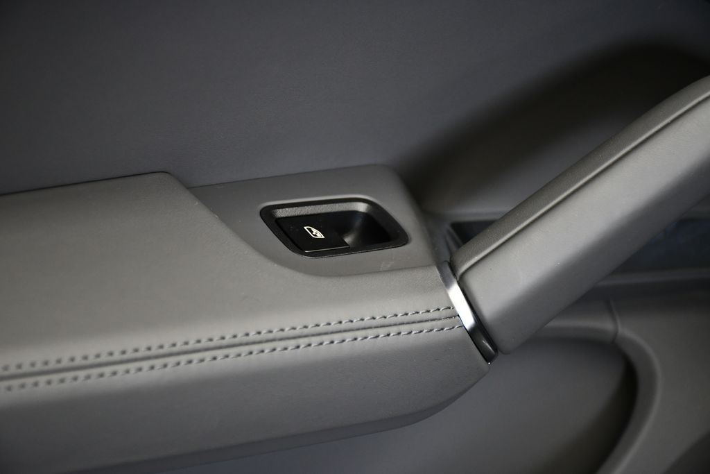 Thumbnail: 2026 Porsche Panamera - 20