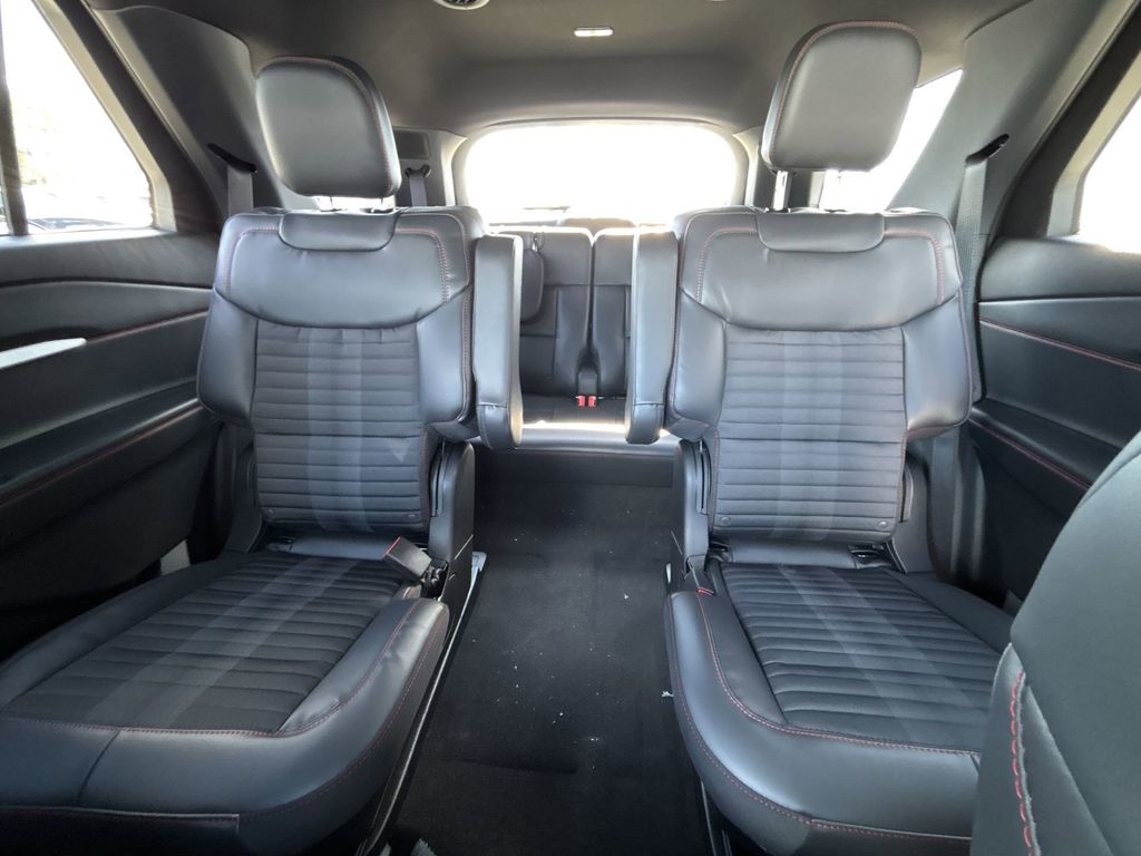 New 2026 Star White Metallic Tri-Coat Ford ST-Line image 25