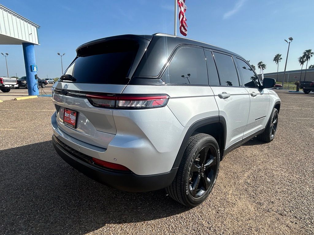 Used 2023 Silver Jeep Altitude X image 6