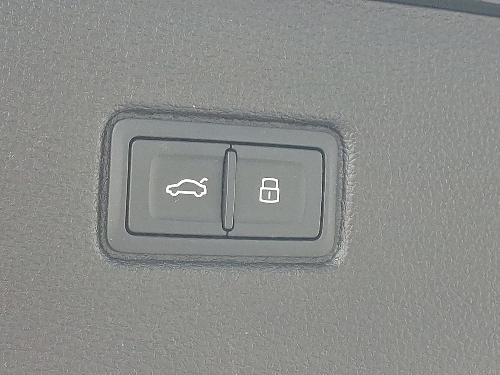 Thumbnail: 2017 Audi Q7 - 29