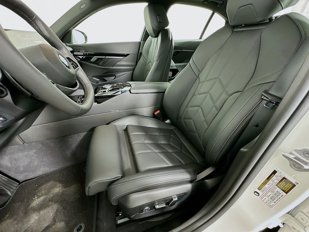 Thumbnail: 2025 BMW 5 Series - 16