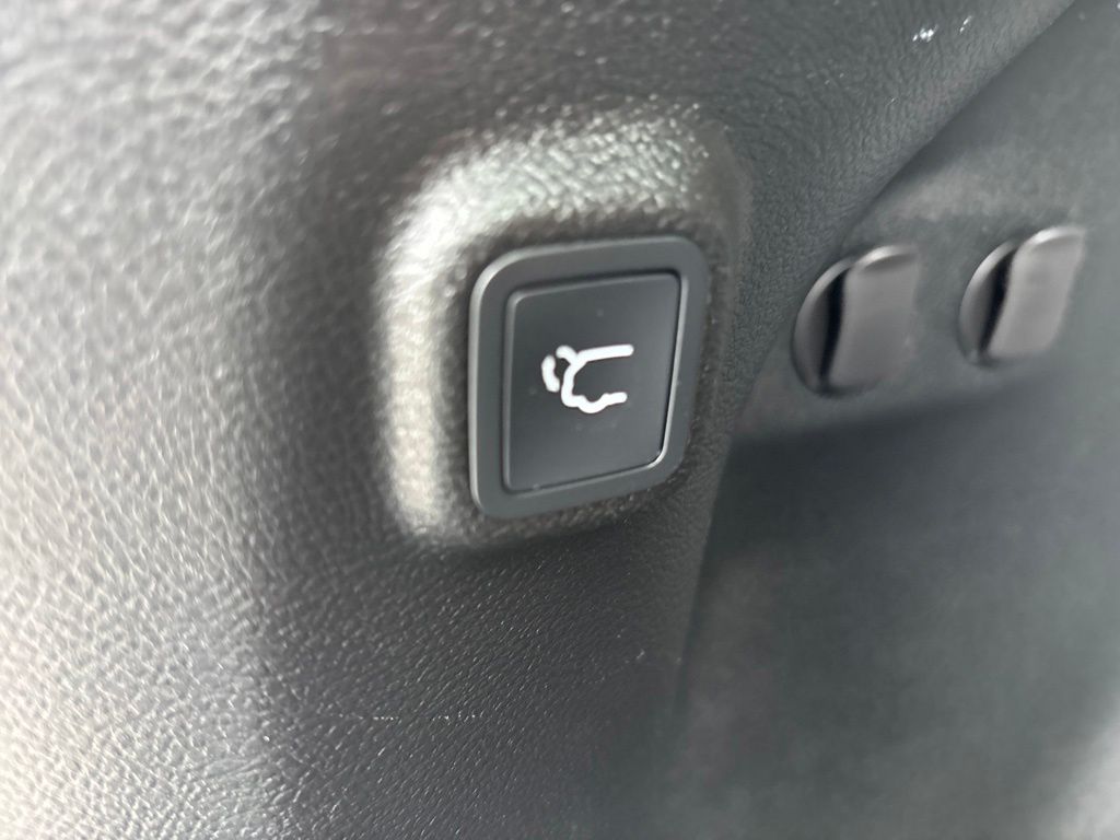 Used 2023 Jeep Cherokee SUV