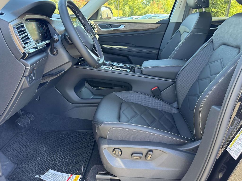 New 2026 Black Volkswagen 2.0T SE w/Technology image 14