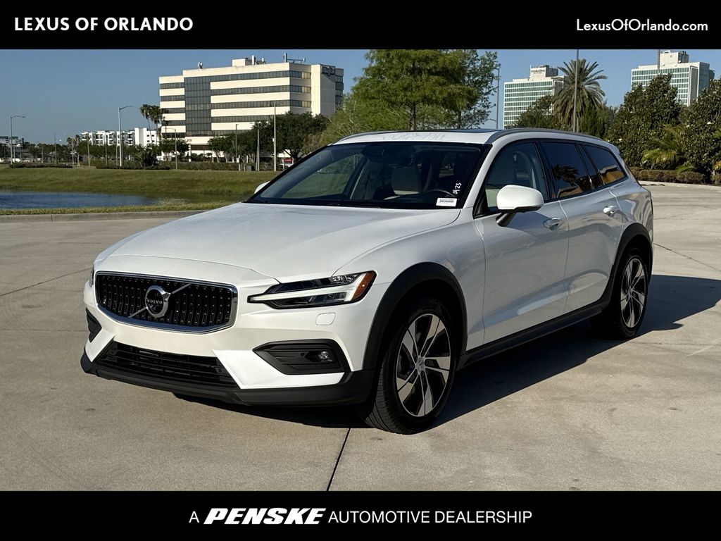 Thumbnail: 2022 Volvo S60 - 1