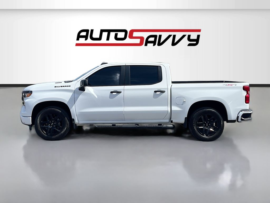 Used 2025 White Chevrolet Custom image 4