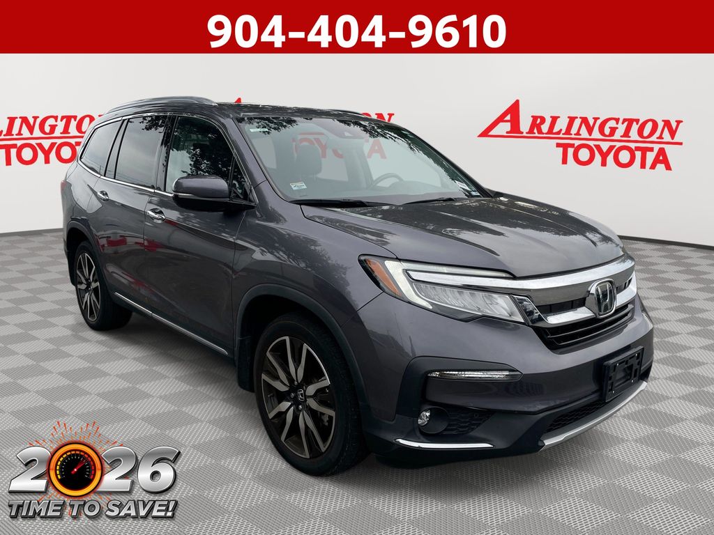 2022 Honda Pilot Touring AWD with Rear Captain's Chairs