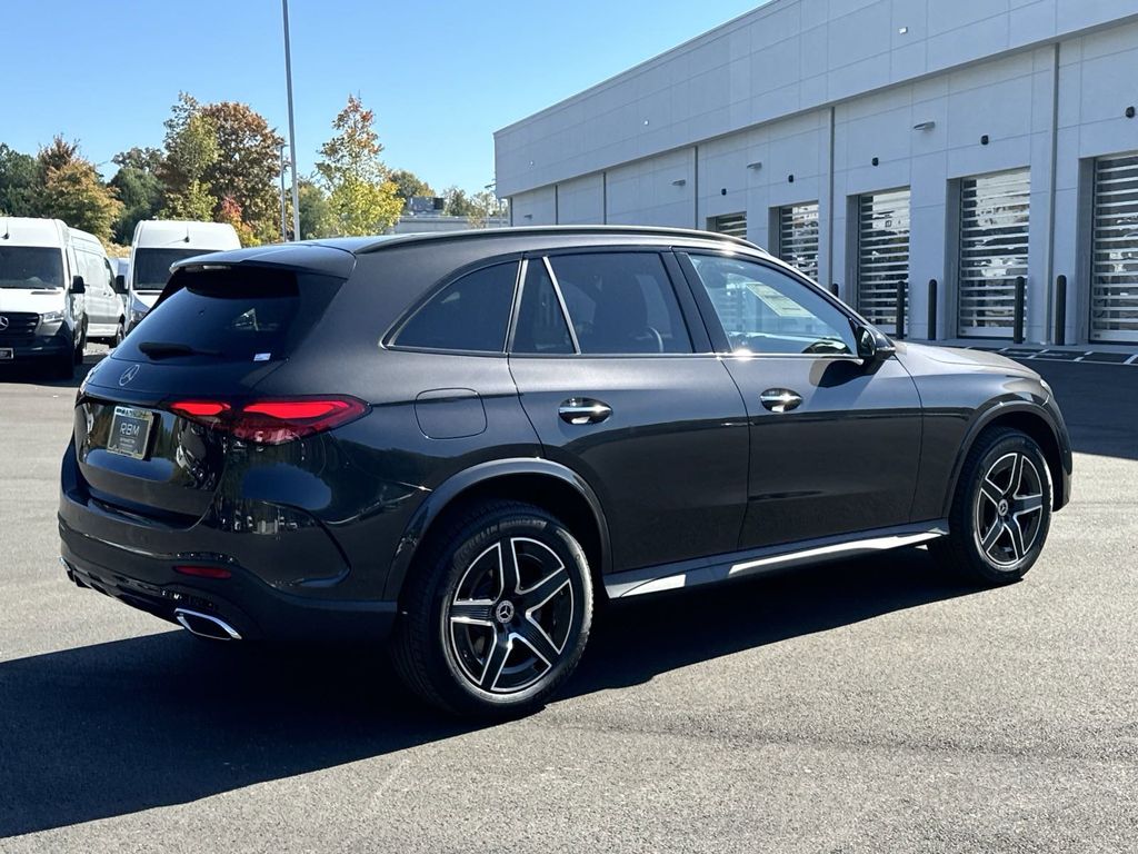 2025 Mercedes-Benz GLC GLC 300 8