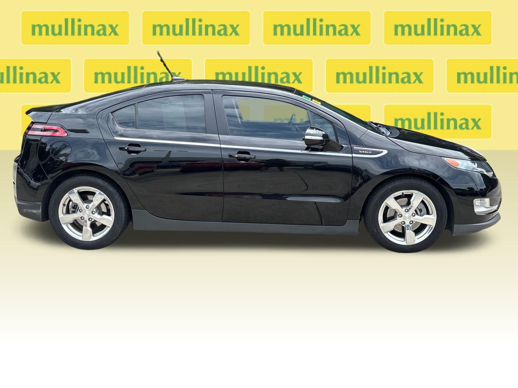 Used 2014 Black Chevrolet Base image 2