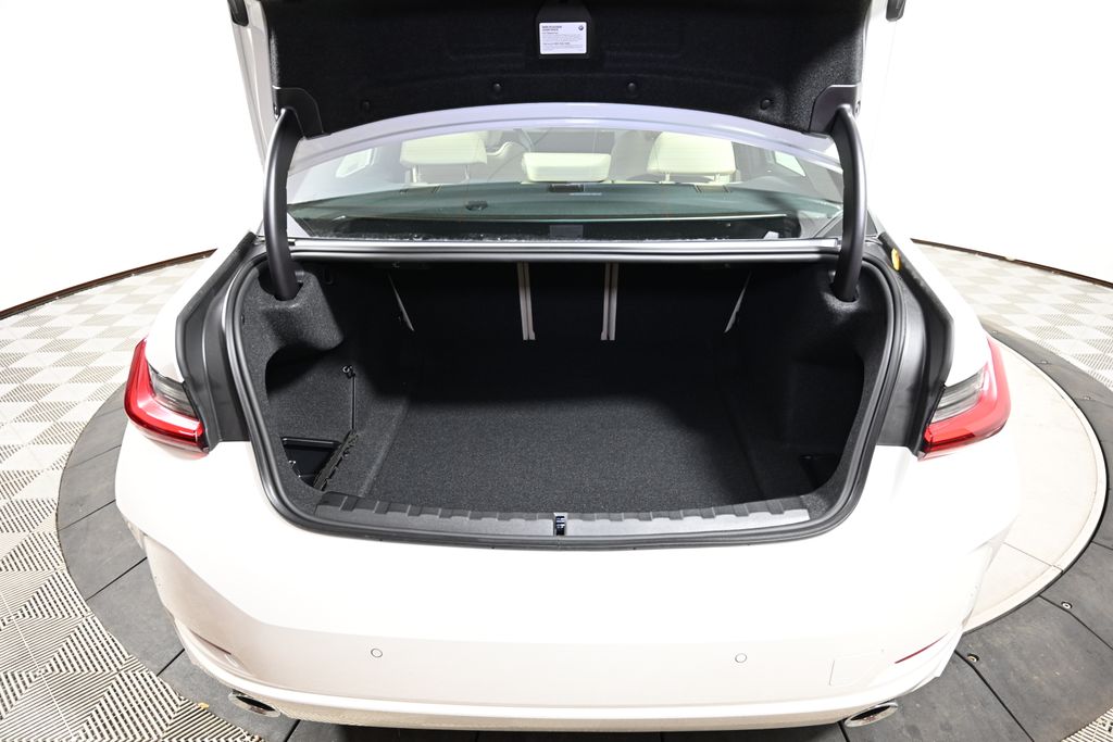 Thumbnail: 2026 BMW 3 Series - 10