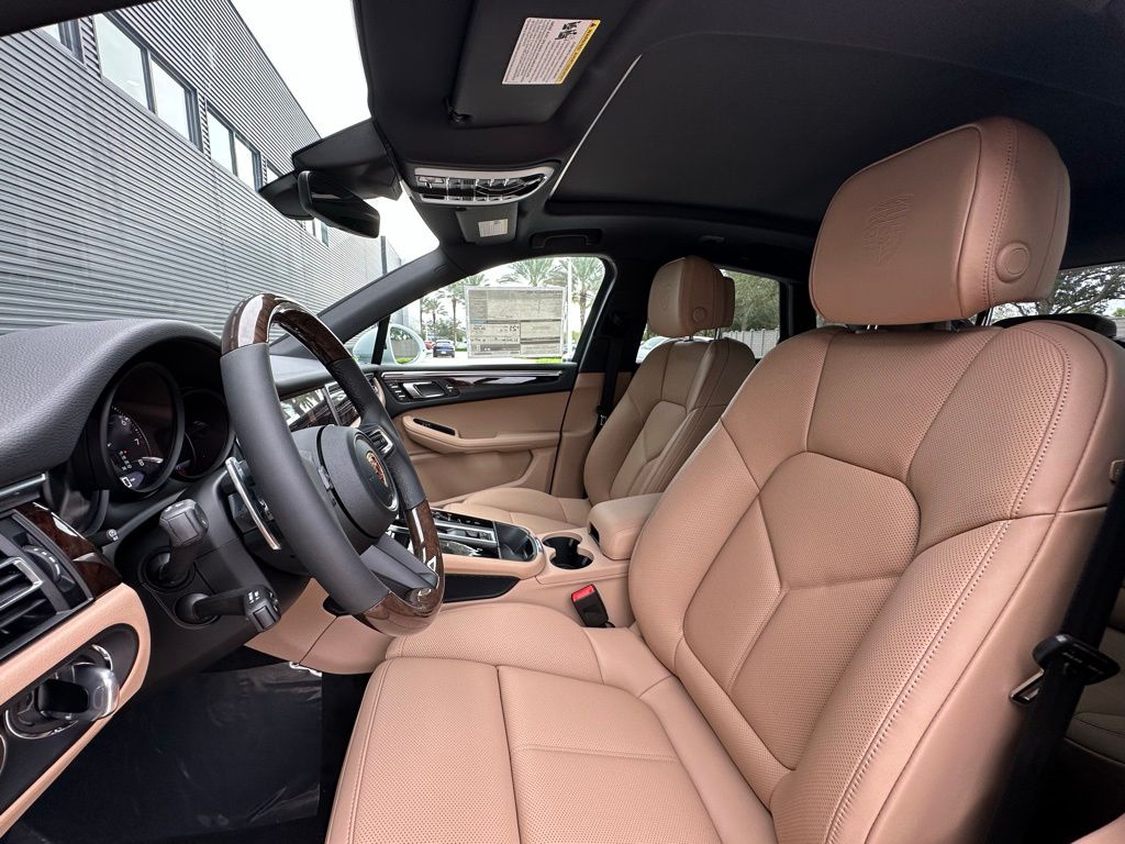 Thumbnail: 2026 Porsche Macan - 5