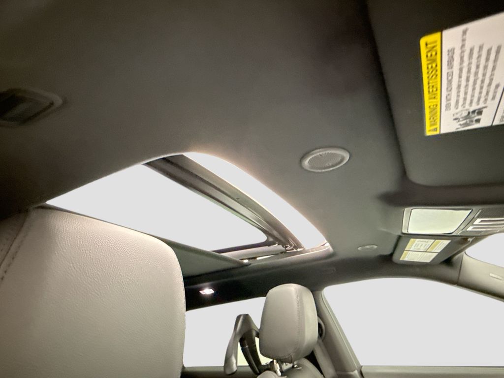 Thumbnail: 2025 Land Rover Range Rover Evoque - 17