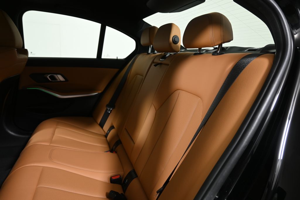 Thumbnail: 2023 BMW 3 Series - 4