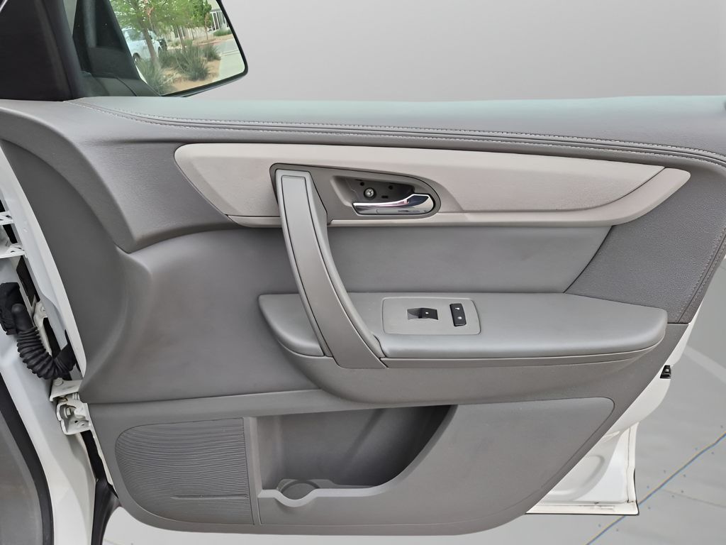 Used Car 2015 Chevrolet Traverse  Ls For Sale Under $10,000 In Austin, Texas