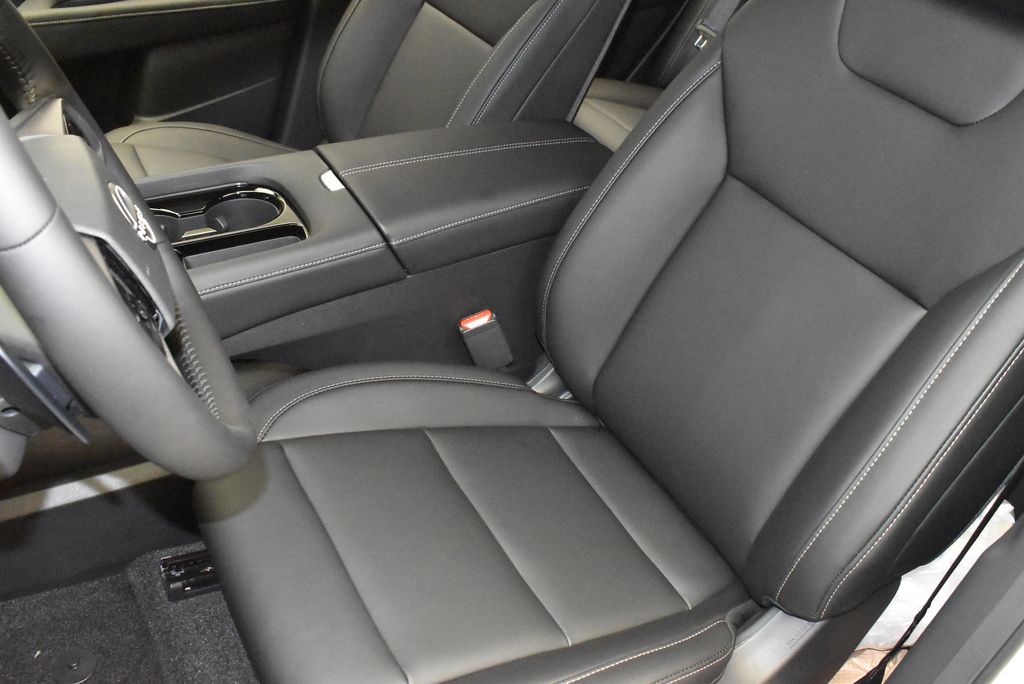 2025 Nissan Murano SV 13