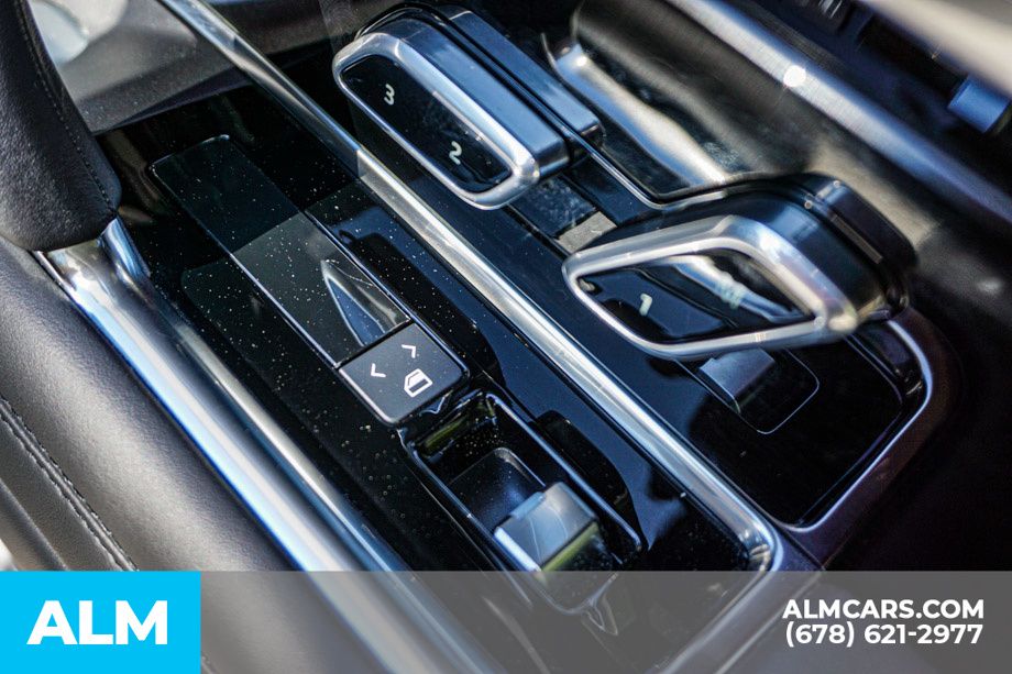 Used 2024 Black Land Rover SE image 59