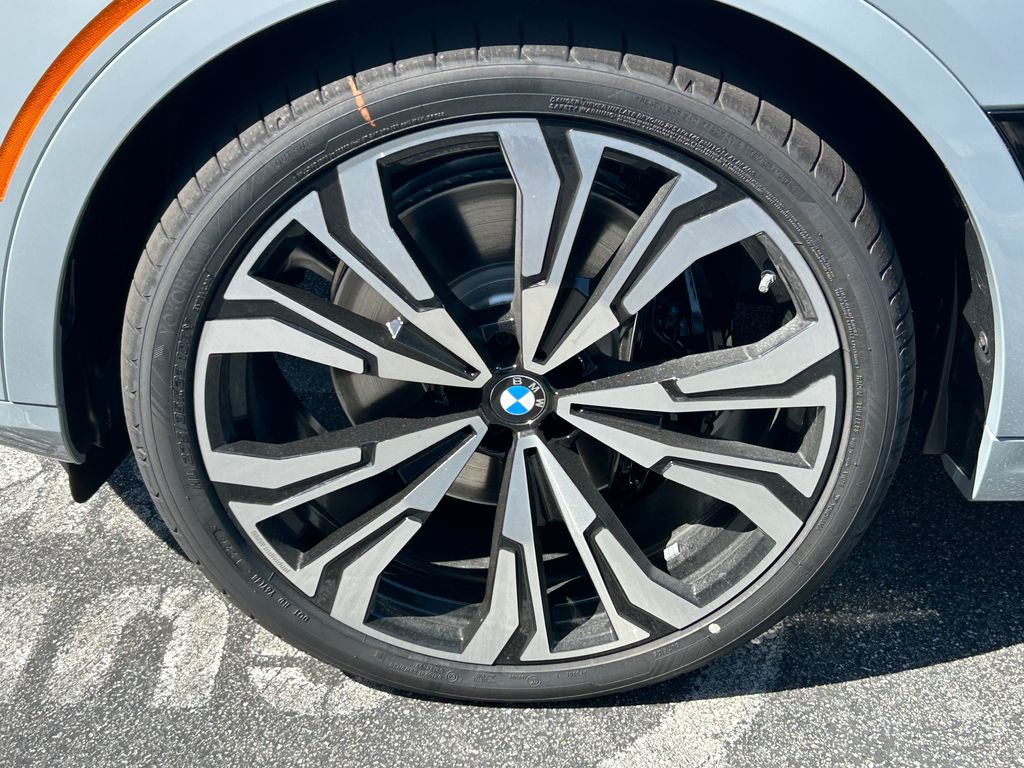 Thumbnail: 2027 BMW X7 - 9