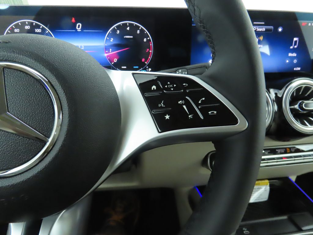 2025 Mercedes-Benz GLB 250 13