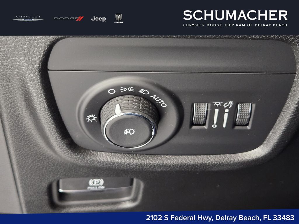 new 2025 Jeep Grand Cherokee car, priced at $43,985