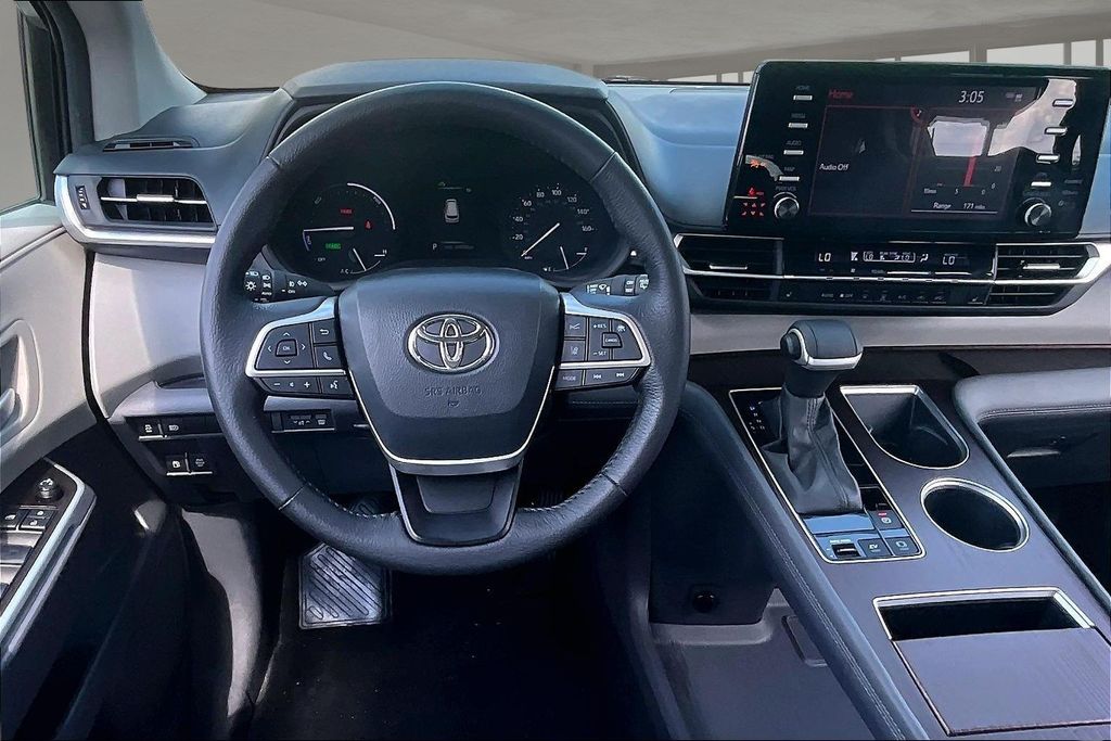 Used 2023 Toyota Sienna Van