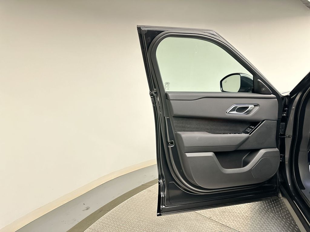 2025 Land Rover Range Rover Velar Dynamic SE 14