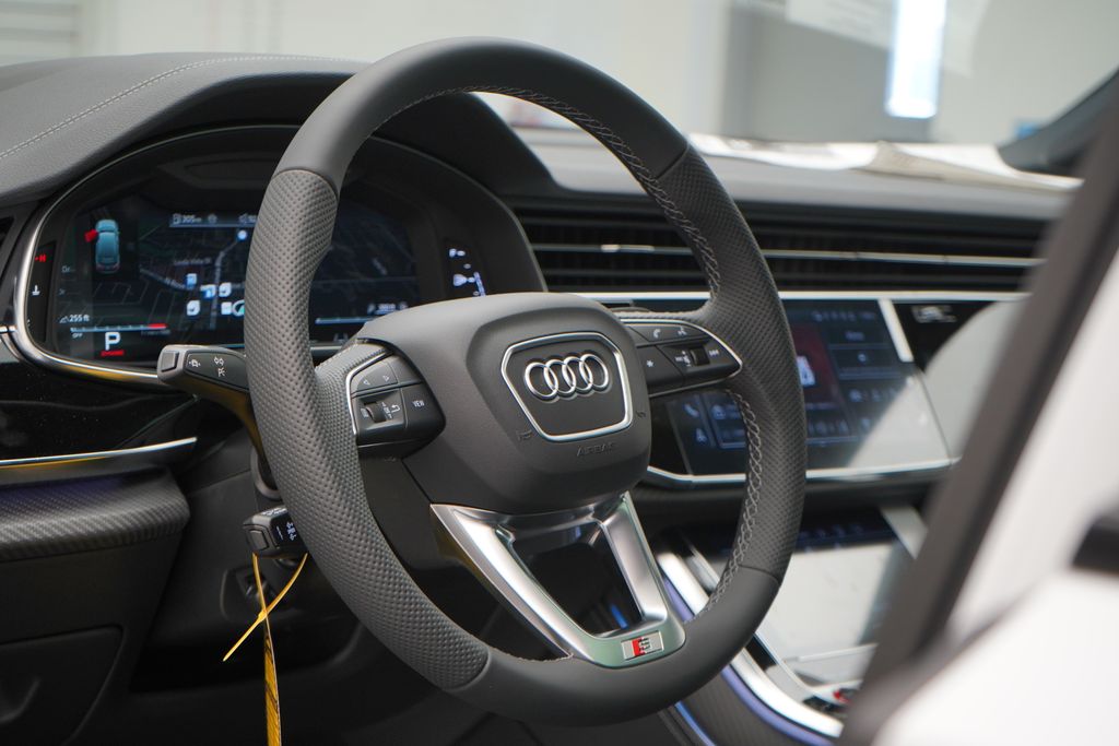 2025 Audi SQ7  9