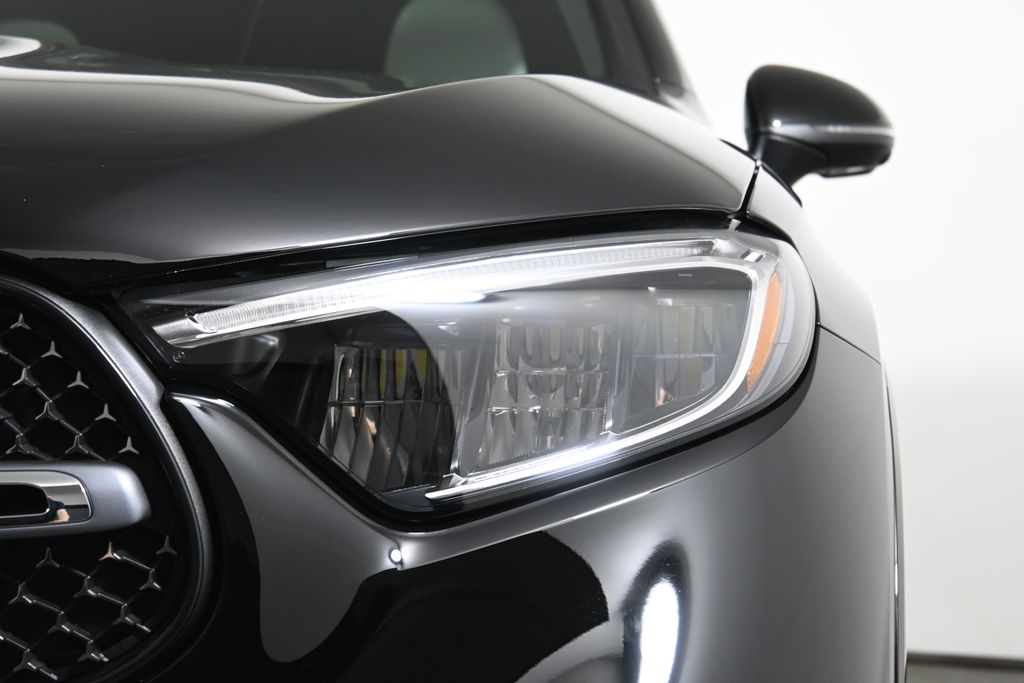 2025 Mercedes-Benz GLC 300 10