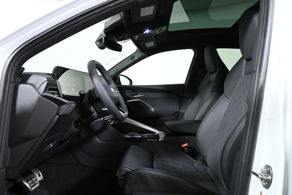 Thumbnail: 2025 Audi SQ5 - 3