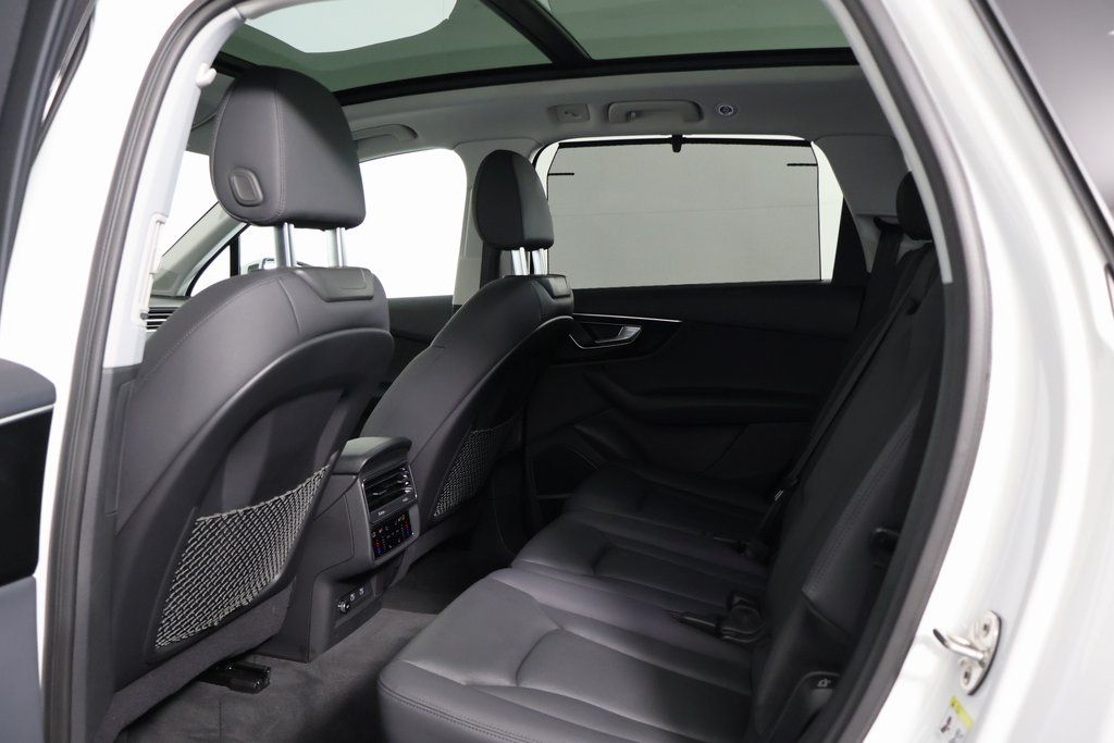 Thumbnail: 2021 Audi Q7 - 11