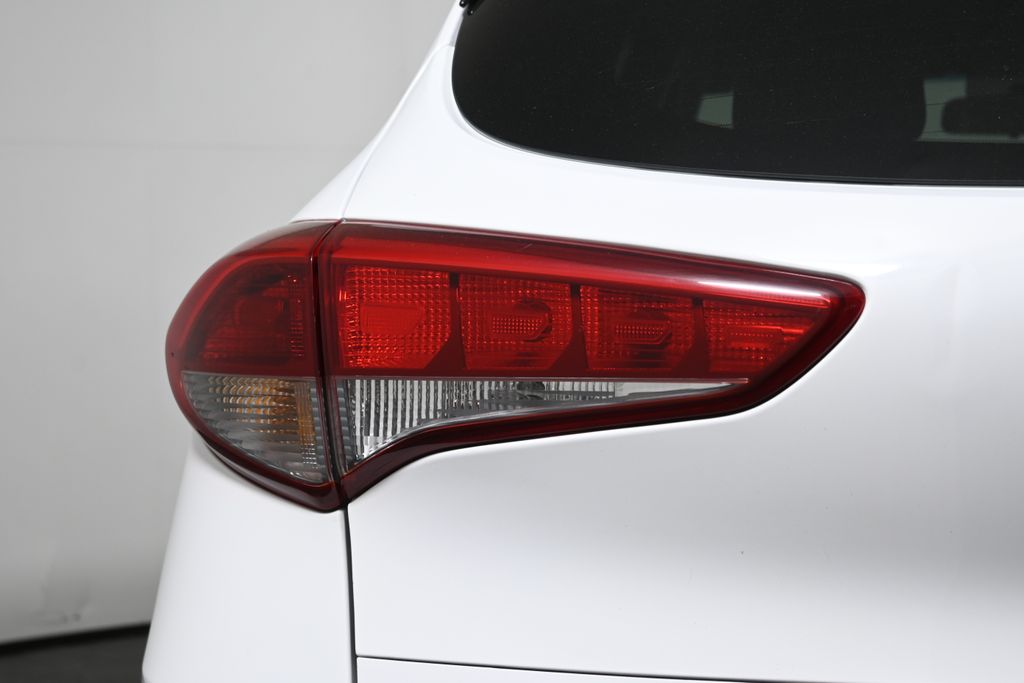 2017 Hyundai Tucson Sport 12