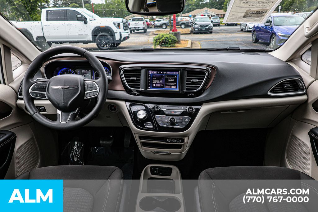 Used 2023 White Chrysler LX image 30
