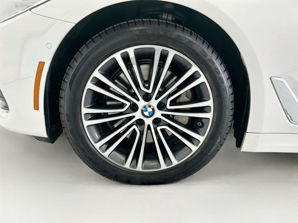 Used 2018 White BMW 540i image 29