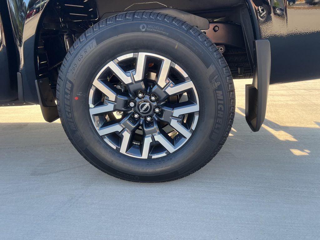 2025 Super Black Nissan Frontier SL RWD Truck