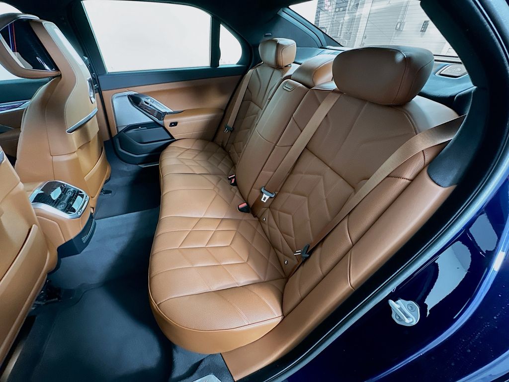 2025 BMW 7 Series 740i xDrive 17