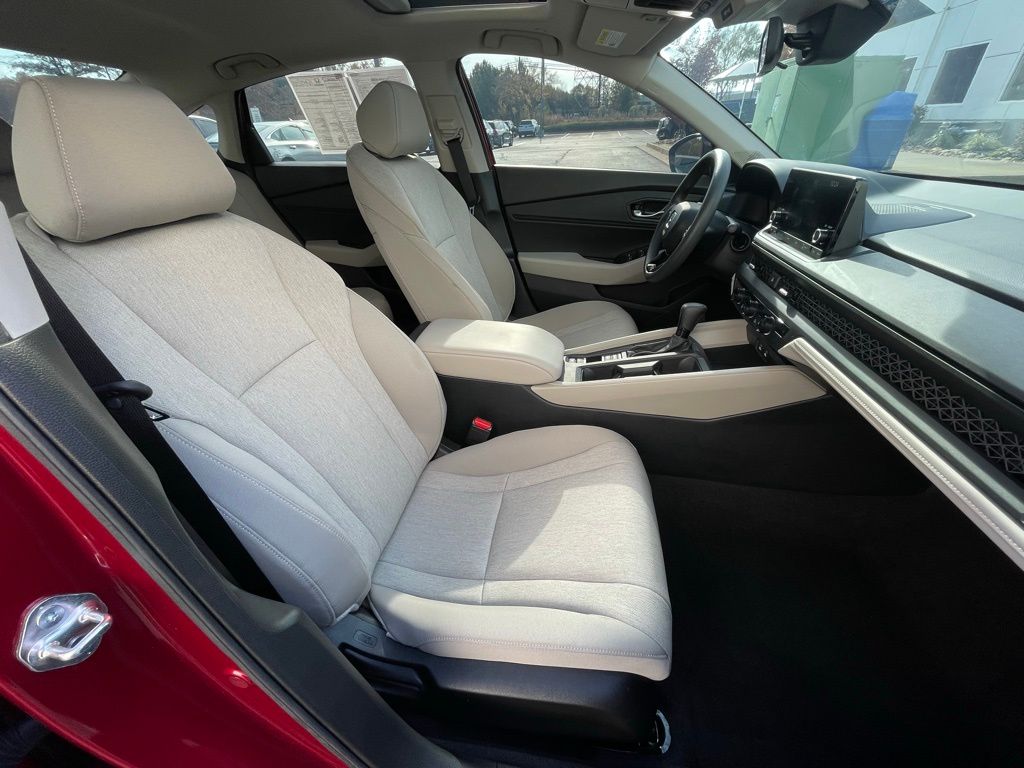 Thumbnail: 2025 Honda Accord - 32