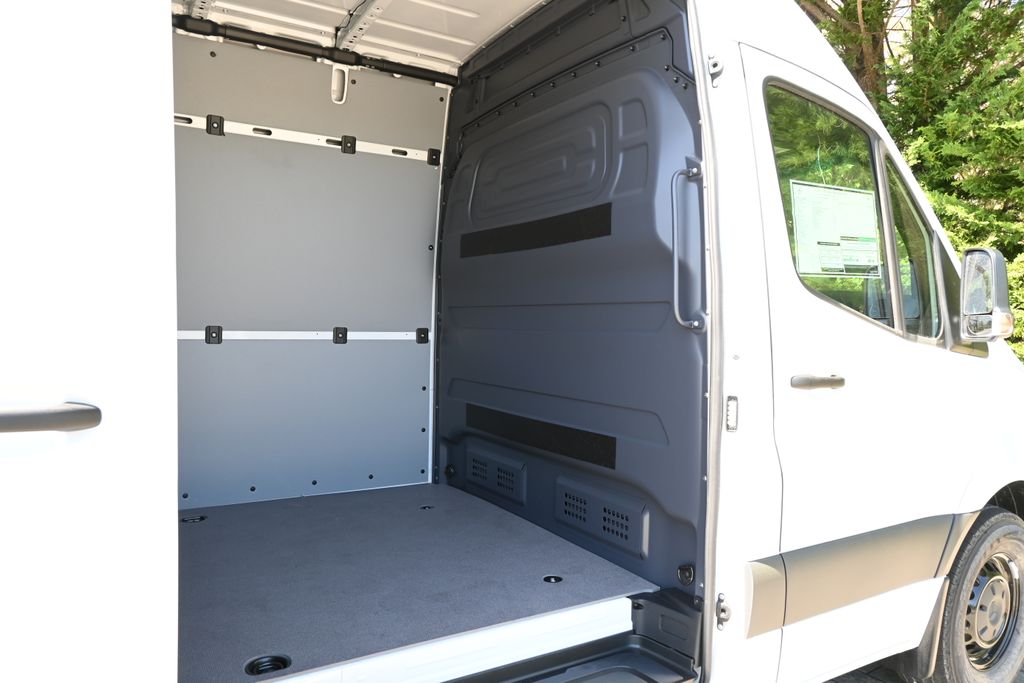 2025 Mercedes-Benz Sprinter 2500 29