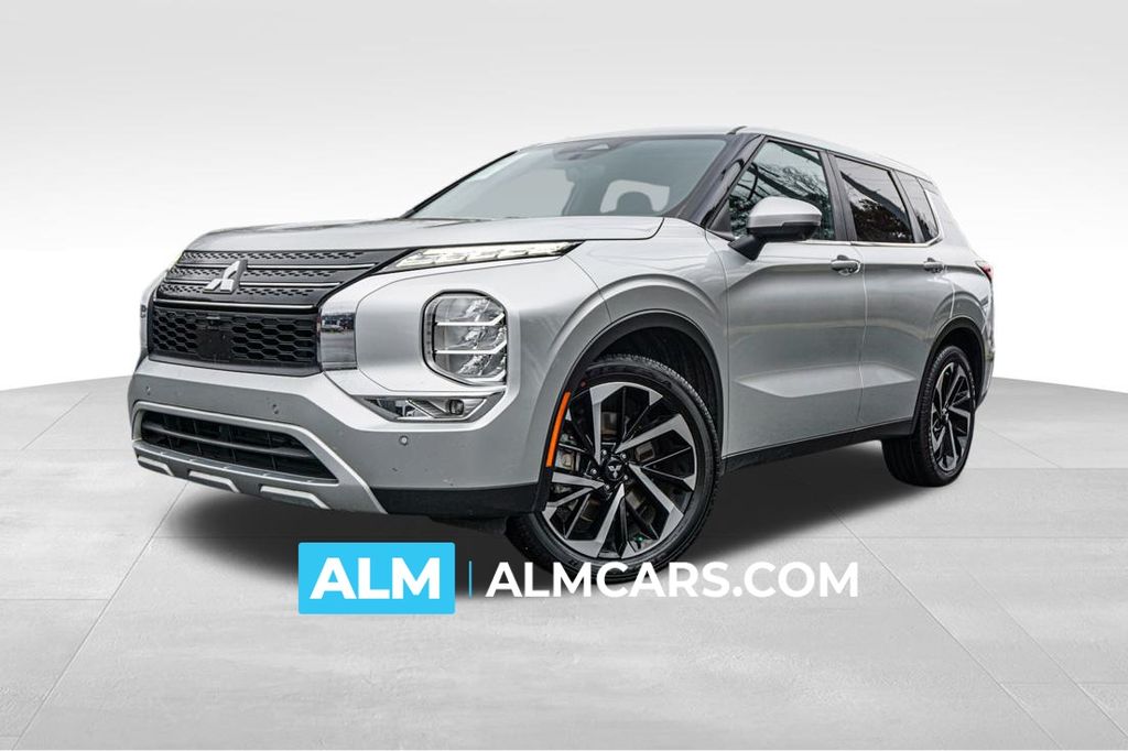 2024 Mitsubishi Outlander SE's photo