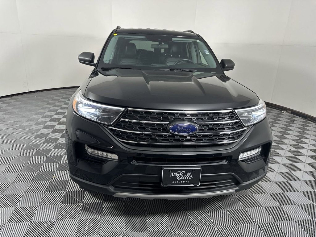 2023 Ford Explorer XLT 2