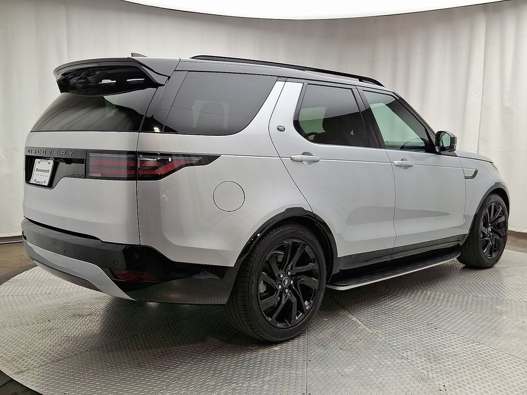 Thumbnail: 2024 Land Rover Discovery - 4