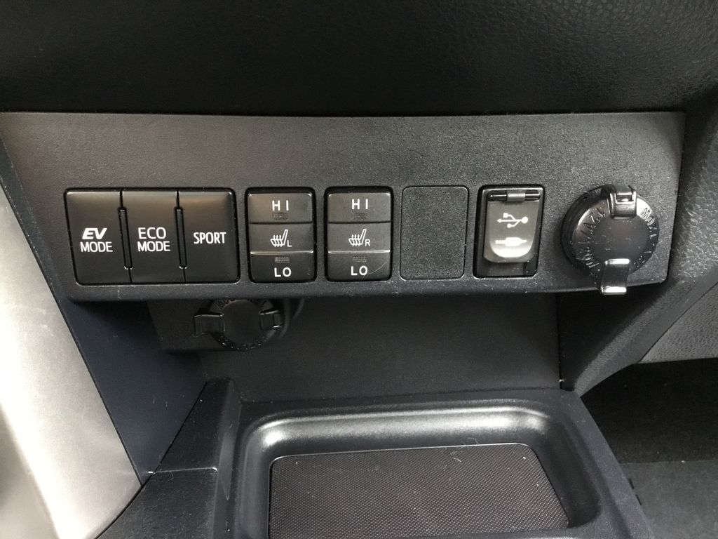 Thumbnail: 2017 Toyota RAV4 - 21