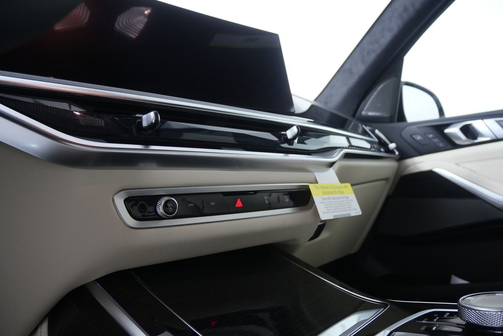 Thumbnail: 2026 BMW X7 - 23