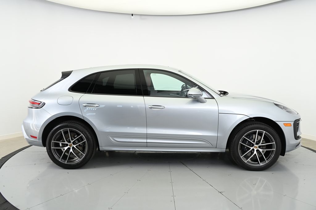 Thumbnail: 2025 Porsche Macan - 2