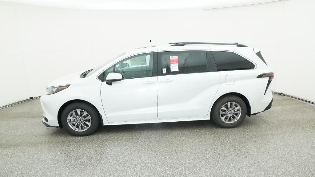 Thumbnail: 2025 Toyota Sienna - 31