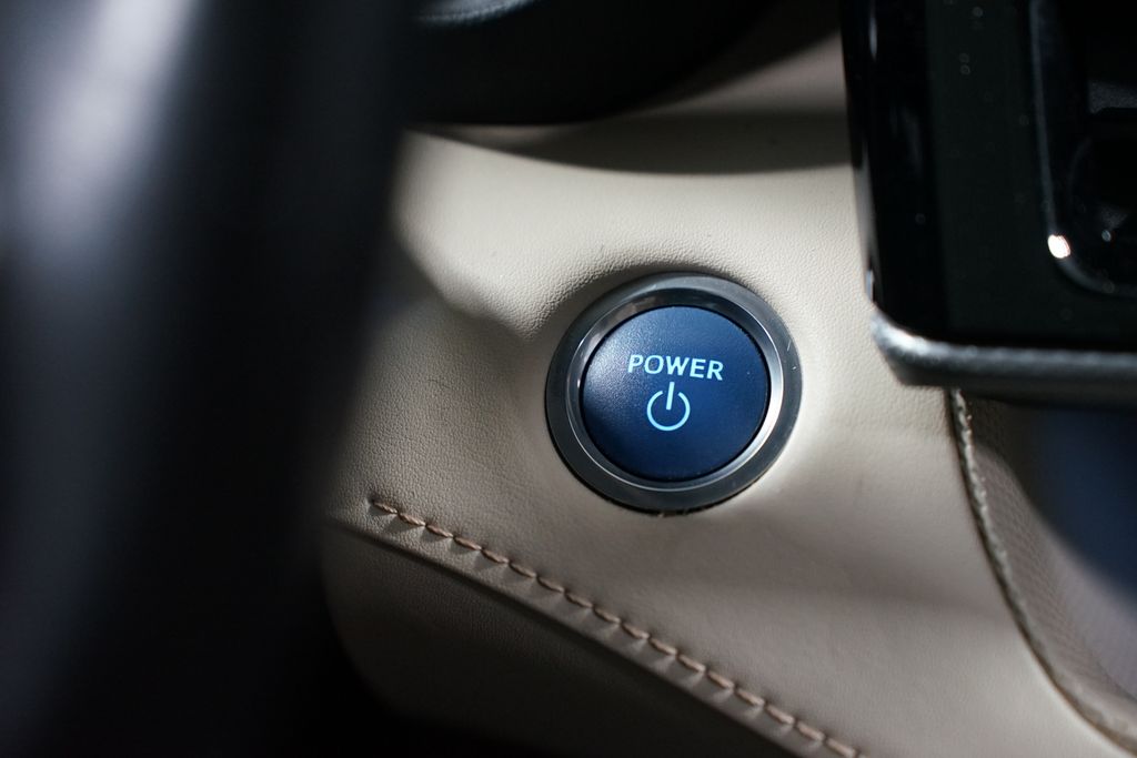 Thumbnail: 2020 Toyota Highlander - 24