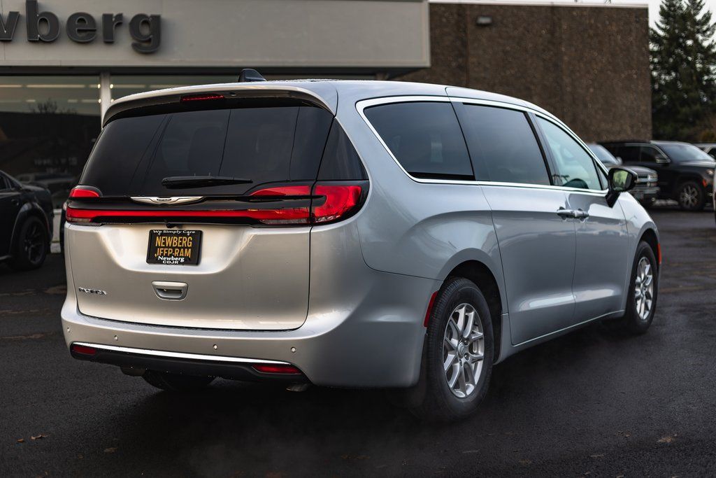 2026 Chrysler Pacifica Select thumbnail 7