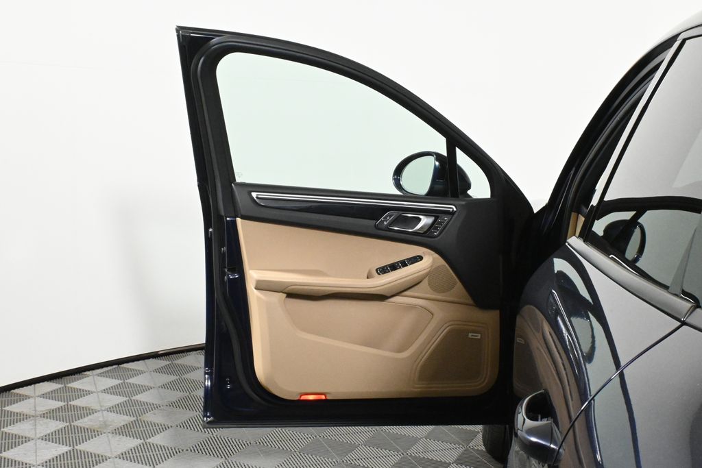 Thumbnail: 2019 Porsche Macan - 31